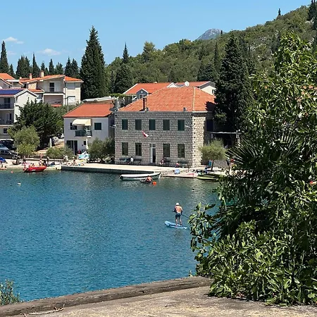 Beachside 2-bed Bliss!