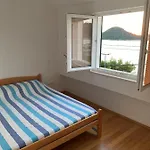 Beachside 2-bed Bliss!