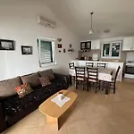 Beachside 2-bed Bliss! *