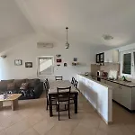Apartment Beachside 2-bed Bliss!
