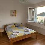 Beachside 2-bed Bliss! Apartment