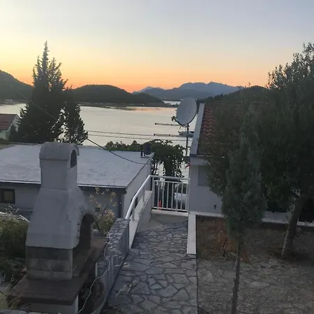 Beachside 2-bed Bliss! Blace