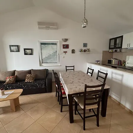 Beachside 2-bed Bliss! Apartament Blace
