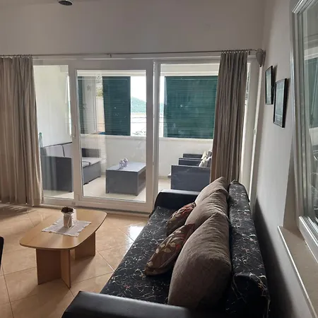 Apartment Beachside 2-bed Bliss!