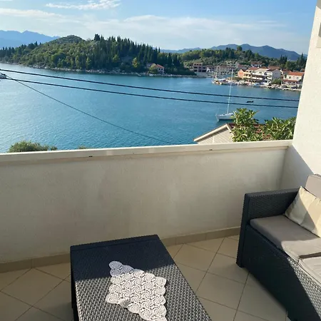 Beachside 2-bed Bliss! * Blace