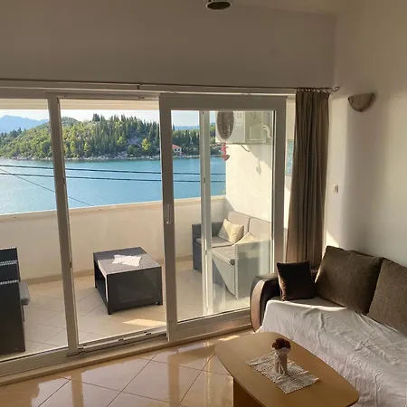 Beachside 2-bed Bliss! *