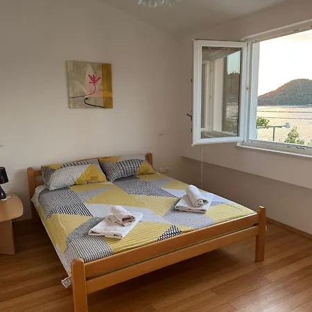 Beachside 2-bed Bliss! * بلاتشي