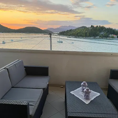 Beachside 2-bed Bliss! بلاتشي