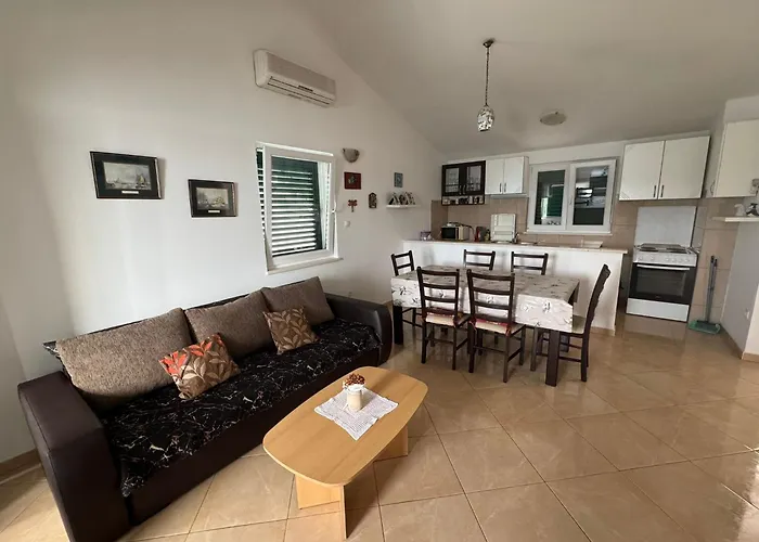 Beachside 2-bed Bliss! *