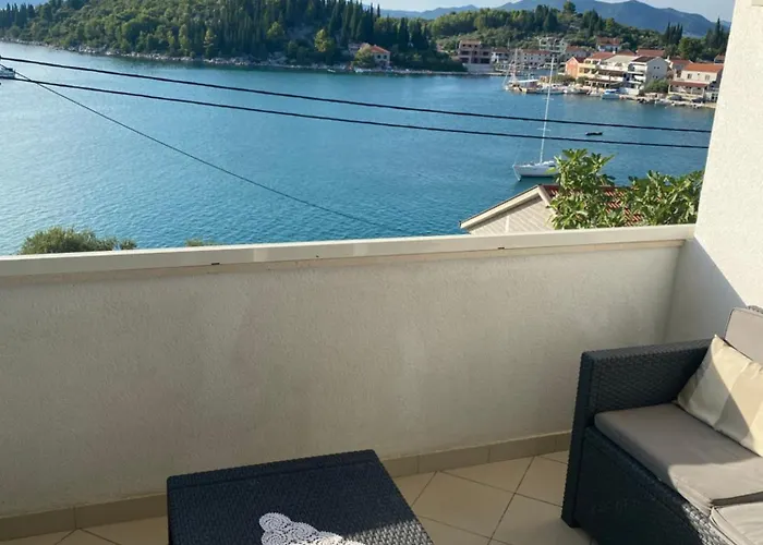 Beachside 2-bed Bliss! * Blace