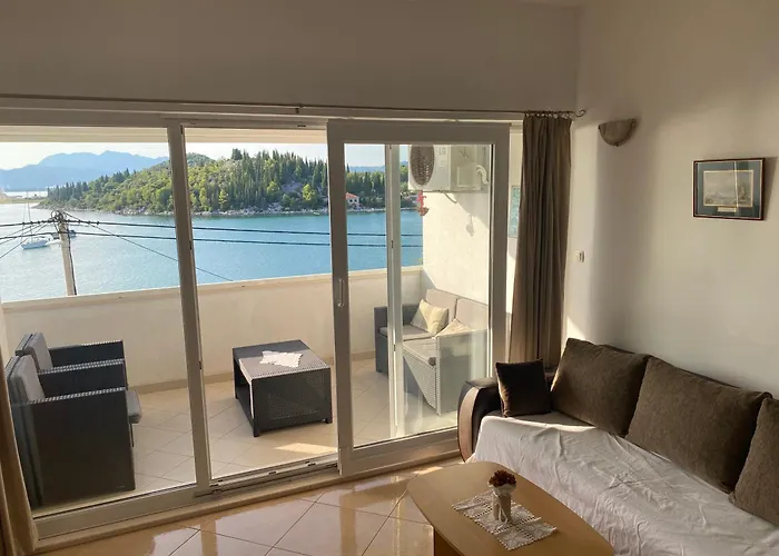 Beachside 2-bed Bliss! *