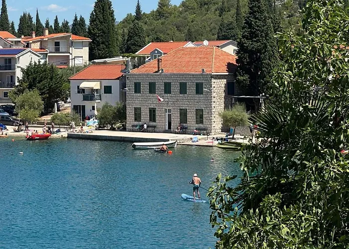 Beachside 2-bed Bliss!